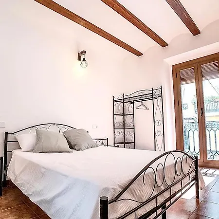 Lux Living - Center